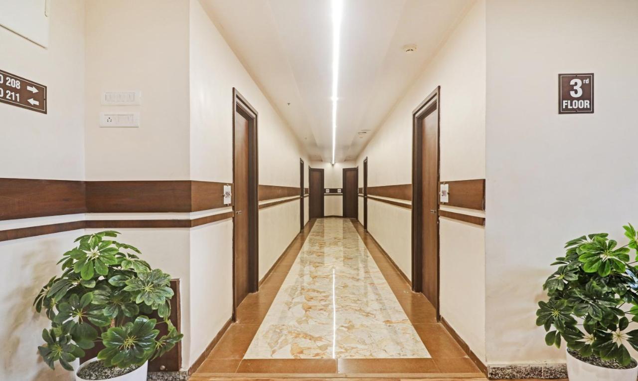 Treebo Arastu Grand Hotel ไฮเดอราบัด ภายนอก รูปภาพ